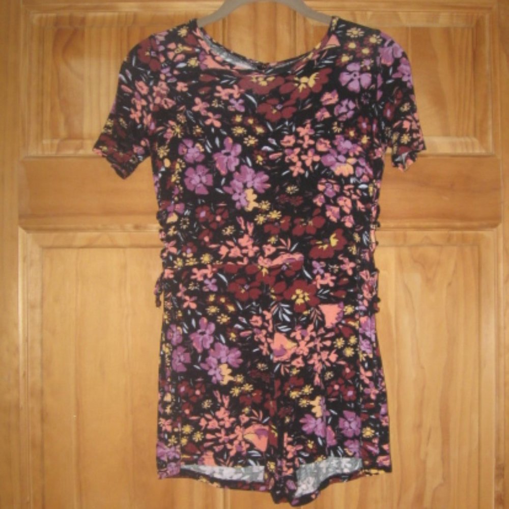 5/$30 Girls art class Flowered Short Sleeve Romper